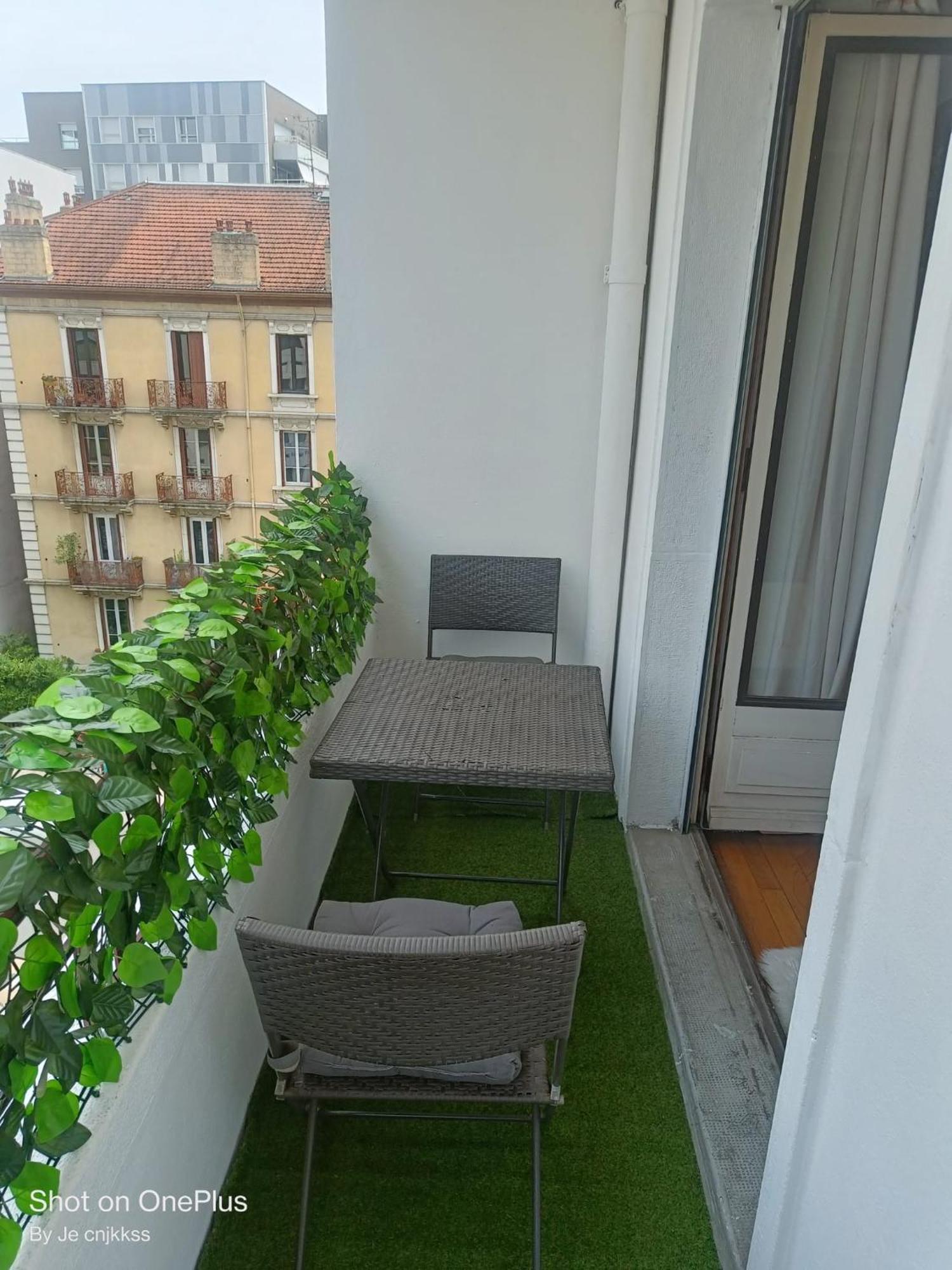 Belle Chambre D'Hote Avec Balcon Prive - 3 Mins Gare Annemasse - Geneve Acces Direct Extérieur photo